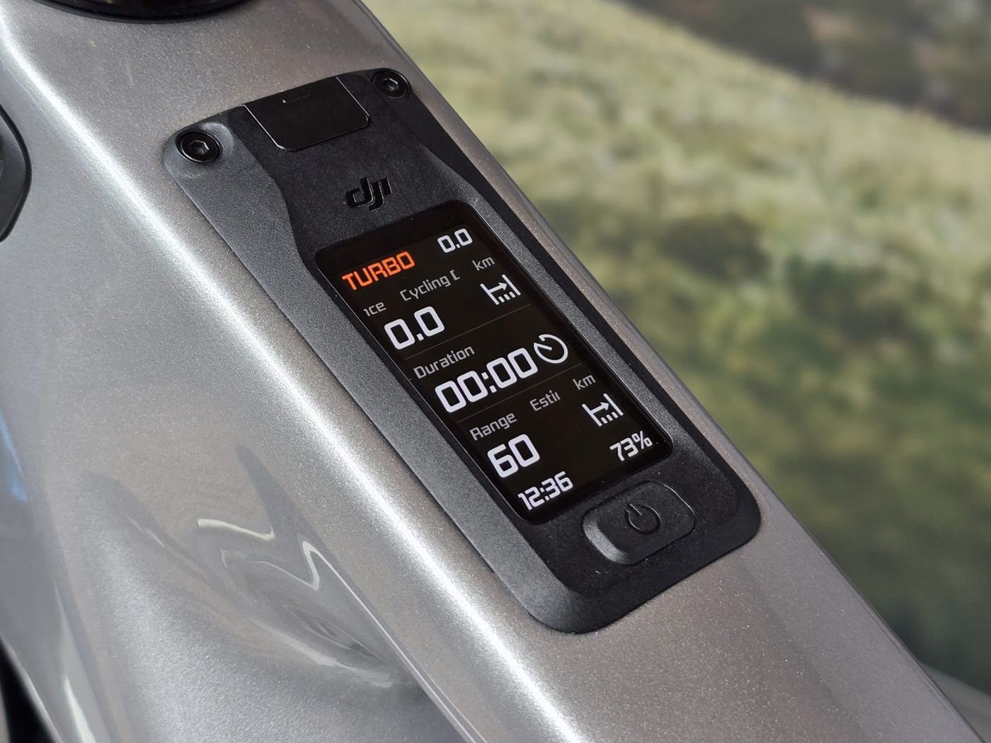 The Avinox top-tube OLED display